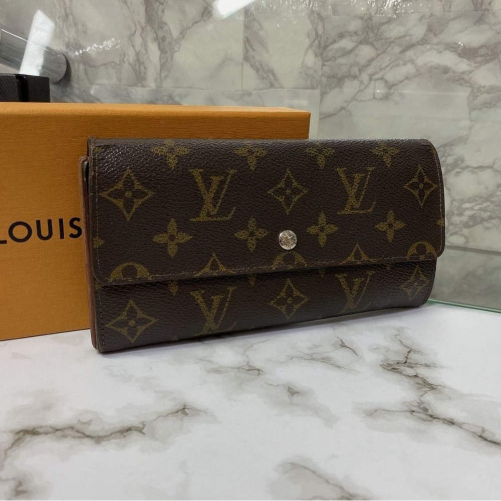 Vintage authentic Louis Vuitton Brown Monogram Wallet